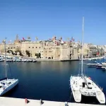 2br In With Pretty Harbour Views Lägenhet Senglea