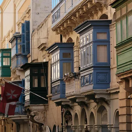 2br In With Pretty Harbour Views Senglea