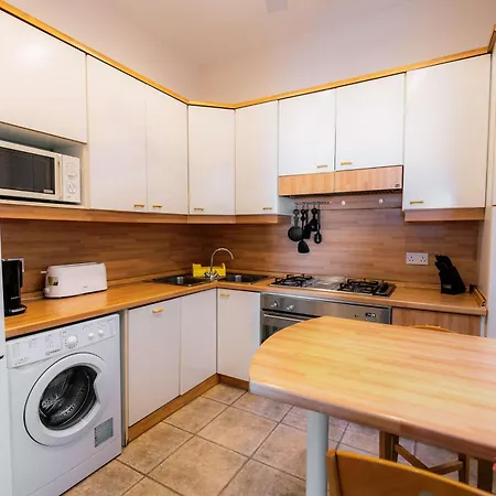 2br In With Pretty Harbour Views Senglea