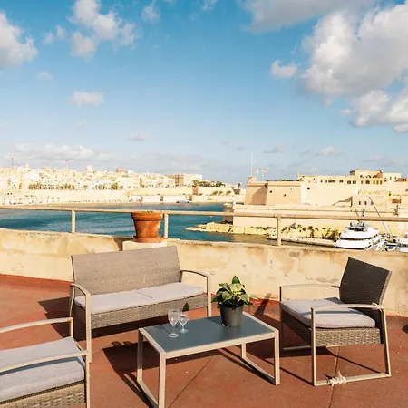 2br In With Pretty Harbour Views Senglea
