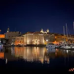 شقة 2br In With Pretty Harbour Views *