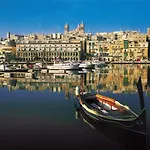 2br In With Pretty Harbour Views
