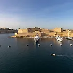 شقة 2br In With Pretty Harbour Views *