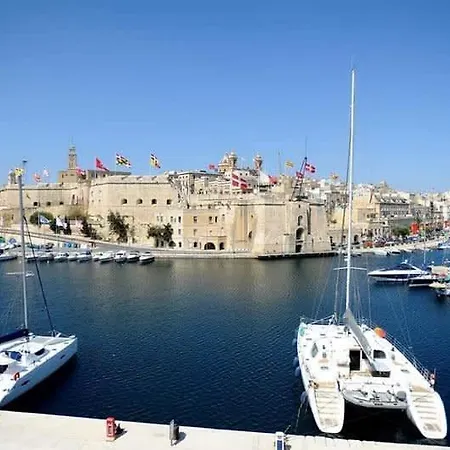 2br In With Pretty Harbour Views Apartament Senglea