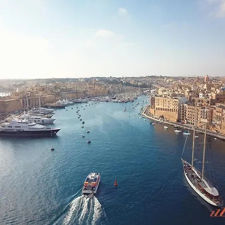 2br In With Pretty Harbour Views Senglea