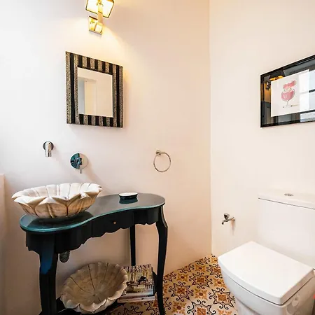 Stunning With Gorgeous Harbour Views *