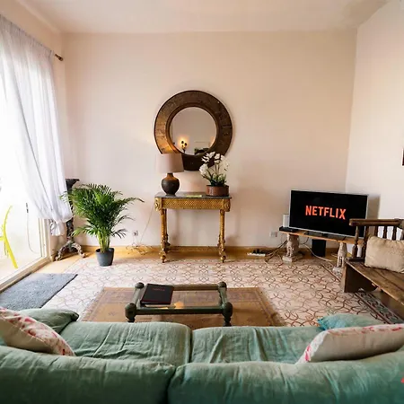 2br In With Pretty Harbour Views شقة